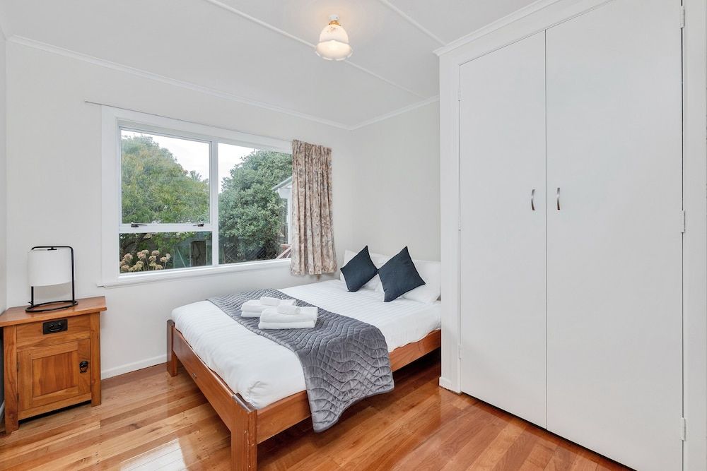 undefined 3 Bedroom In Onehunga w Parking - Wifi - Netflix 3