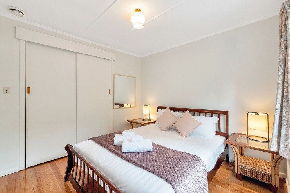 undefined 3 Bedroom In Onehunga w Parking - Wifi - Netflix 4