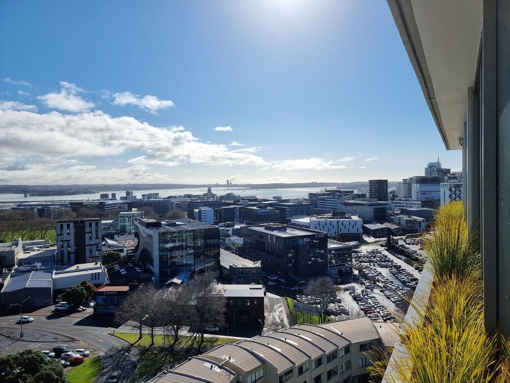 undefined Luxe Apt w Harbour-Sunset Views -Parking 7