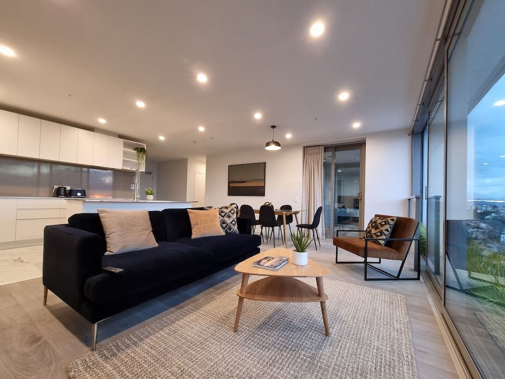 Luxe Apt w Harbour-Sunset Views -Parking