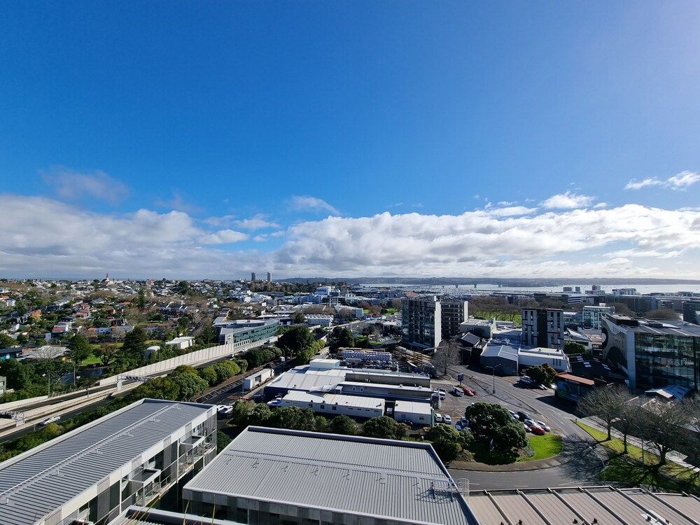 undefined Luxe Apt w Harbour-Sunset Views -Parking 5