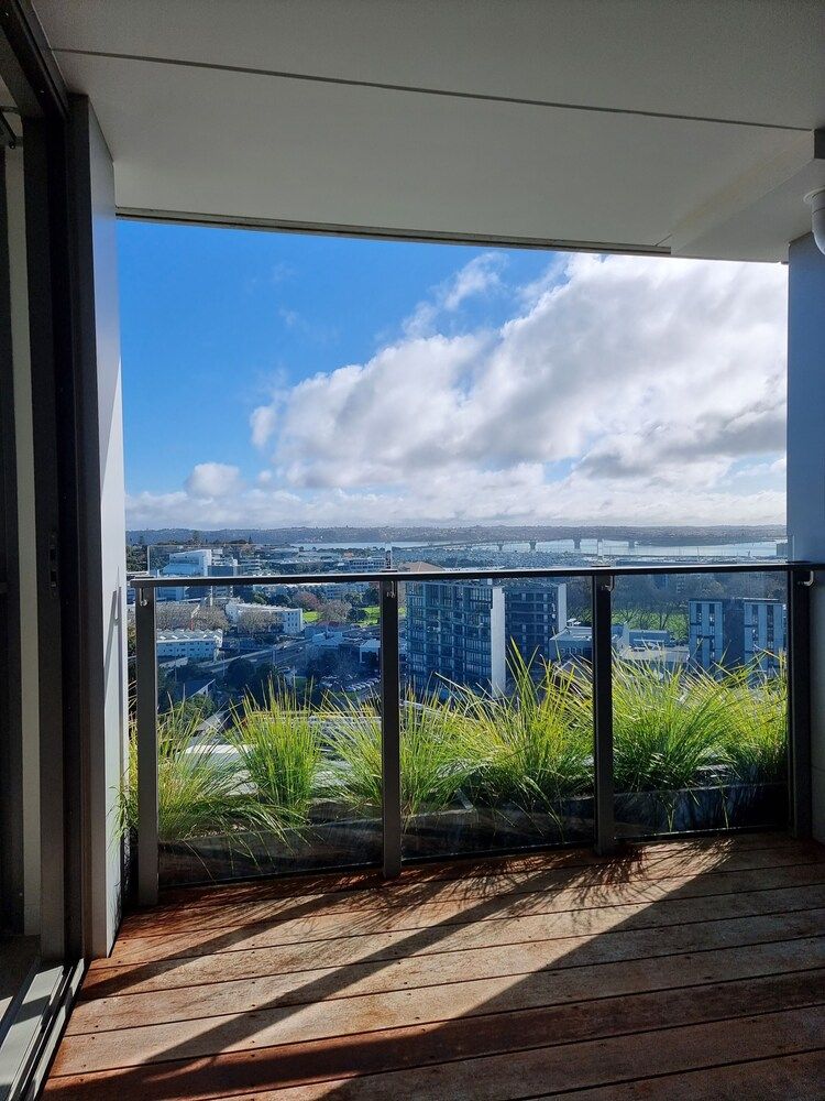 undefined Luxe Apt w Harbour-Sunset Views -Parking 4