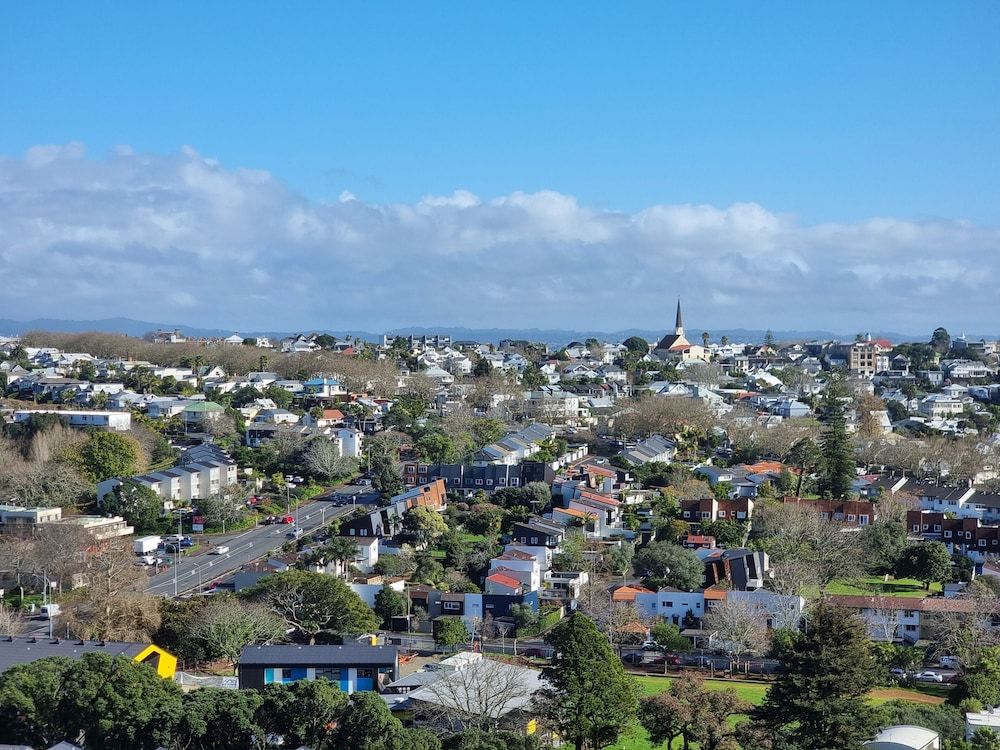 undefined Luxe Apt w Harbour-Sunset Views -Parking 8