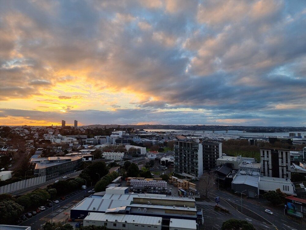 undefined Luxe Apt w Harbour-Sunset Views -Parking 6