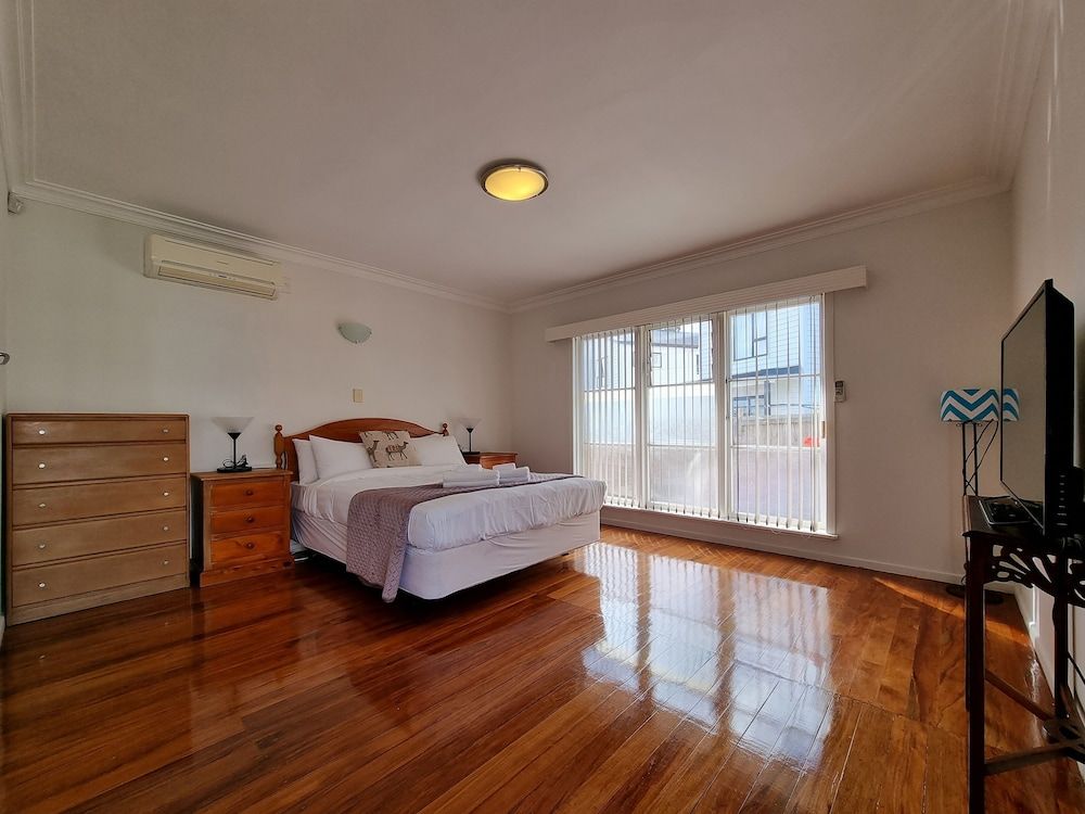 undefined Cosy Unit by Airport - Heat Pump - WIFI 7