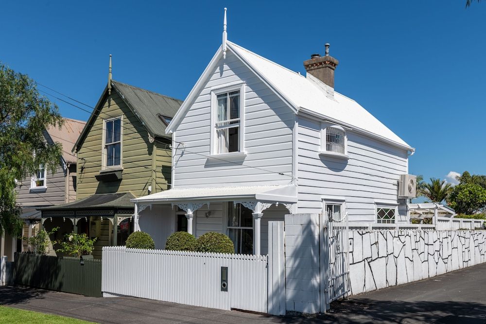undefined Timeless Heritage Grey Lynn 2BR Beauty 2