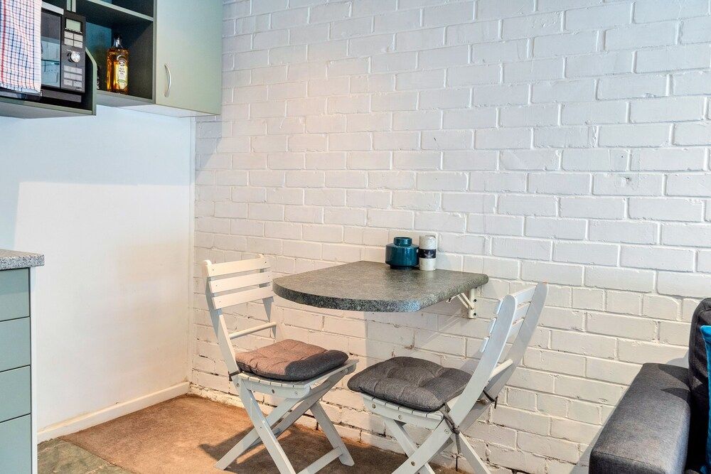 undefined Rustic 1br in Kohimarama Parking & Wifi 5