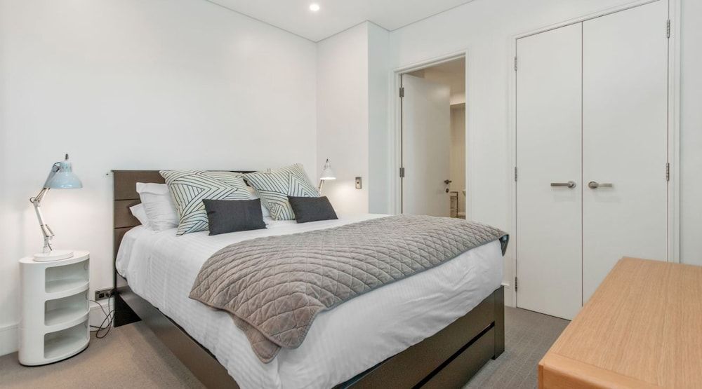 undefined Viaduct Marina Executive -Parking & Pool 6