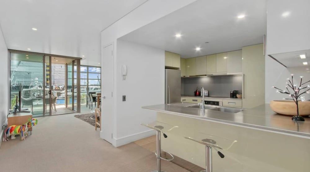 undefined Viaduct Marina Executive -Parking & Pool 8