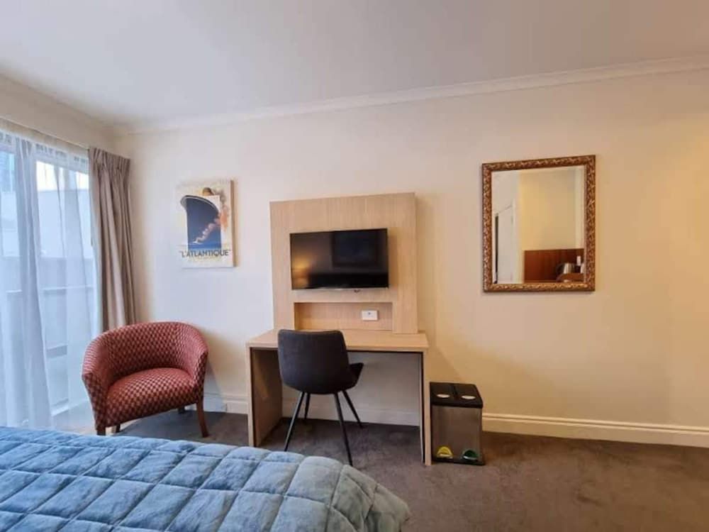 undefined Chic CBD Studio-Aircon-Wifi -Heated Pool 5