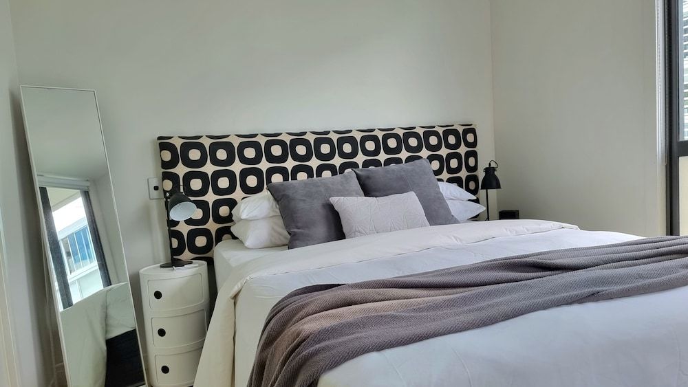 undefined Marina View Apartment in Viaduct - Pool 2