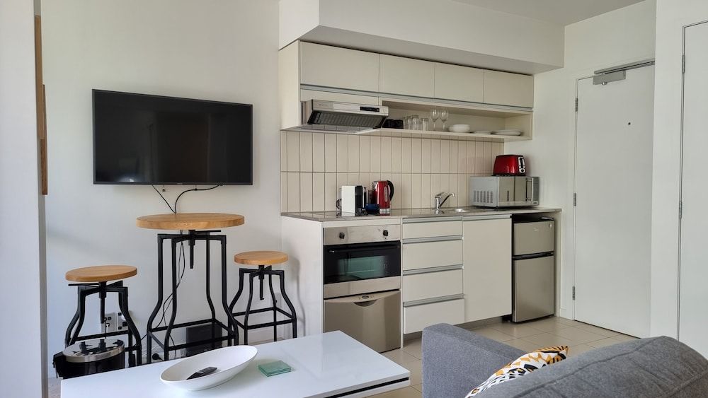 undefined Marina View Apartment in Viaduct - Pool 7