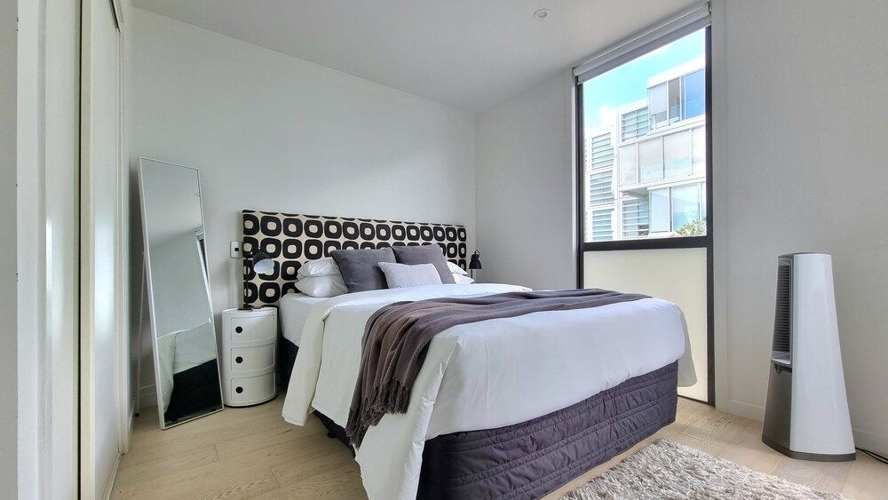 undefined Marina View Apartment in Viaduct - Pool 4