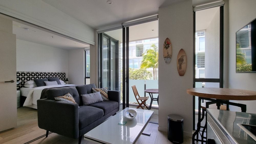 undefined Marina View Apartment in Viaduct - Pool 10