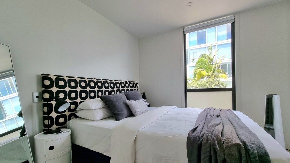 undefined Marina View Apartment in Viaduct - Pool 5