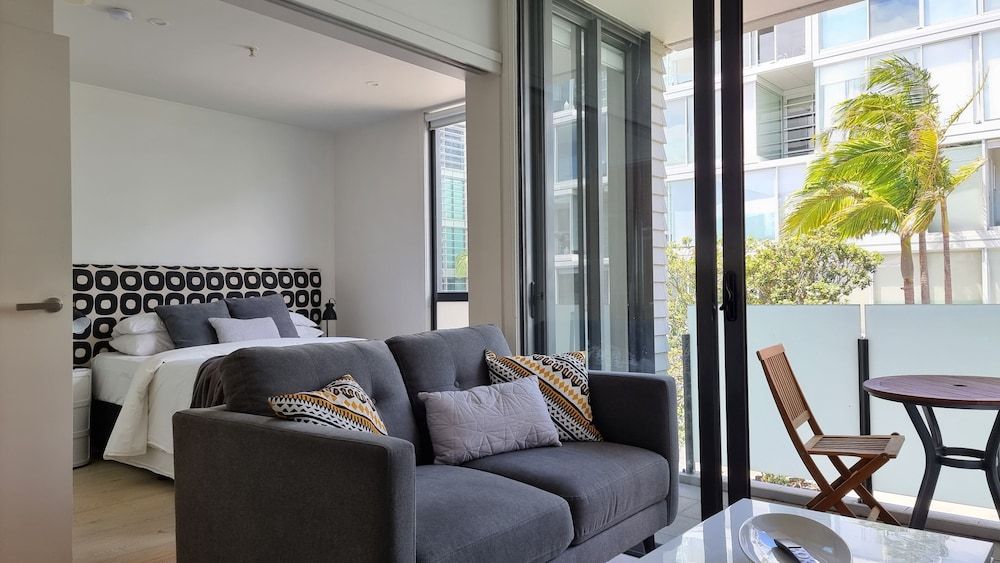 undefined Marina View Apartment in Viaduct - Pool 8