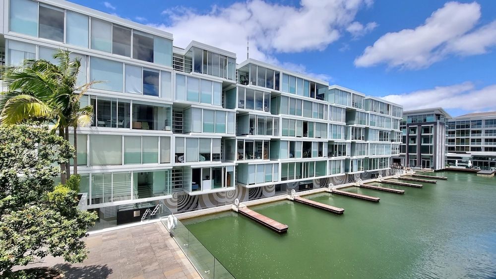 undefined Marina View Apartment in Viaduct - Pool