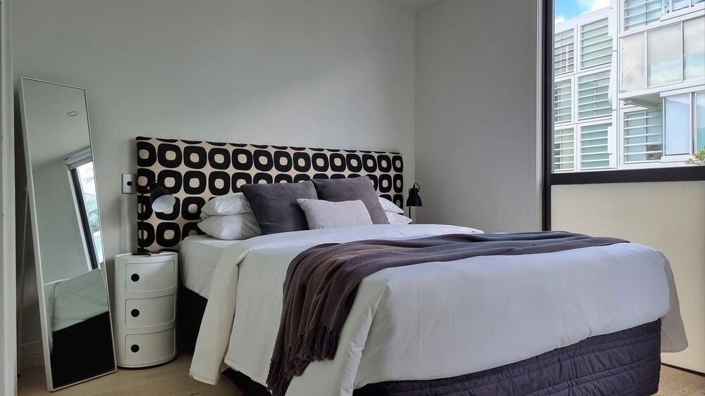 undefined Marina View Apartment in Viaduct - Pool 6