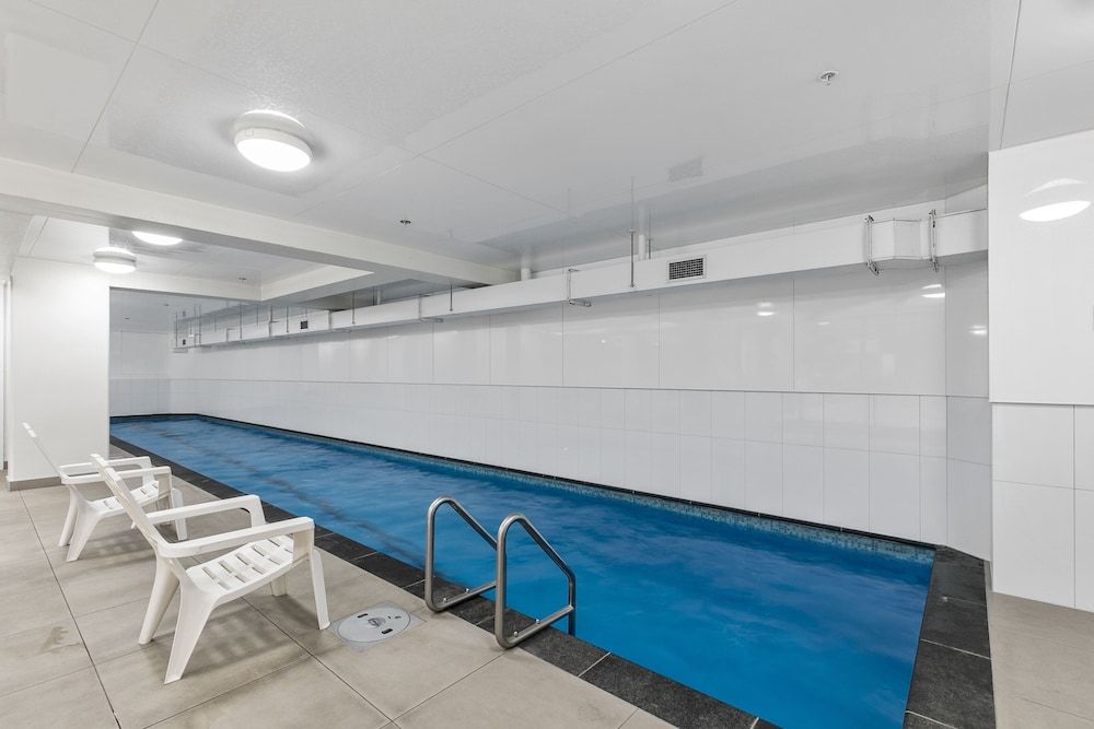 undefined Chic 2BR Pool & Gym - Steps to Ponsonby 5