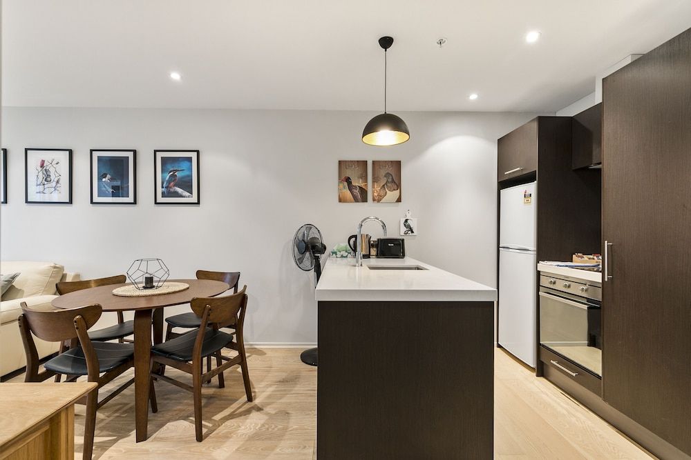 undefined Chic 2BR Pool & Gym - Steps to Ponsonby 3