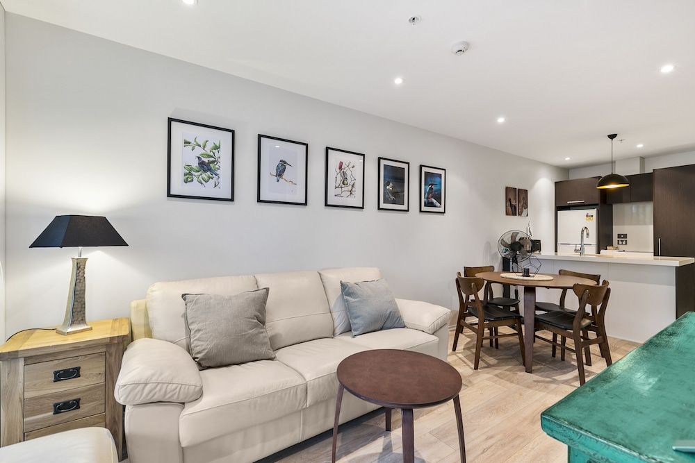 undefined Chic 2BR Pool & Gym - Steps to Ponsonby 7