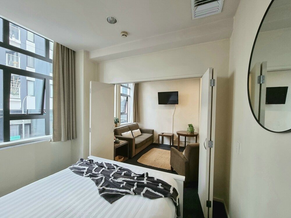 undefined Experience The City Life-Walk Everywhere 4