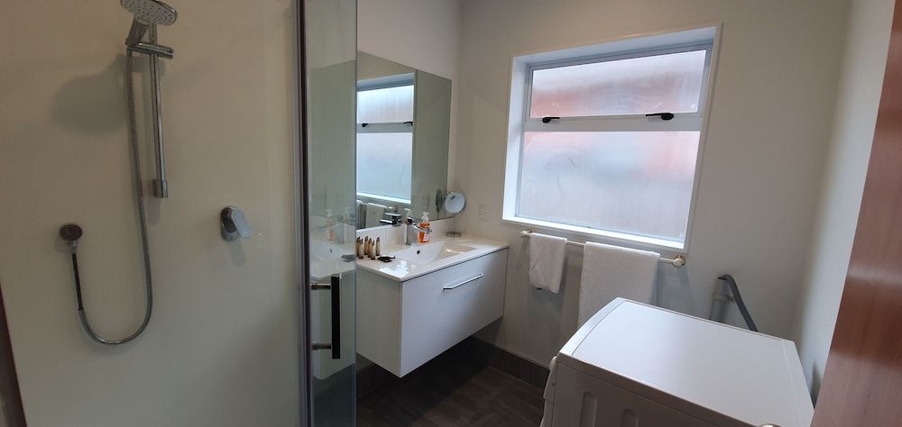 Cheerful 3BR Home - Free WiFi & Netflix House 21
