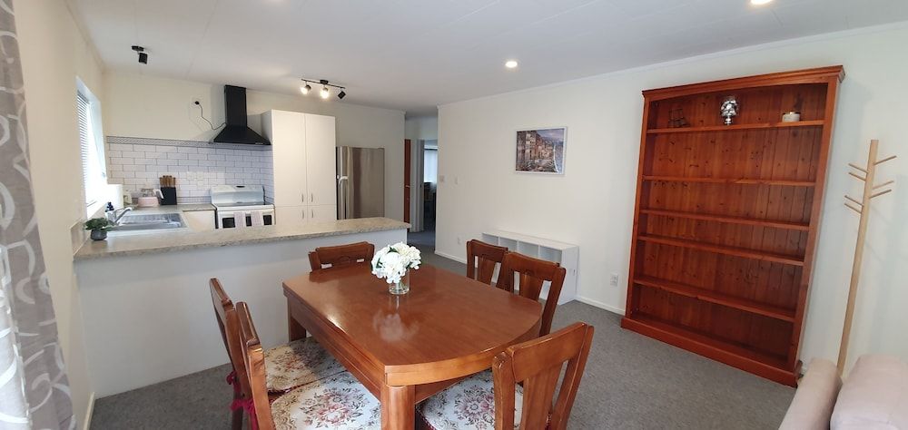 Cheerful 3BR Home - Free WiFi & Netflix House 11