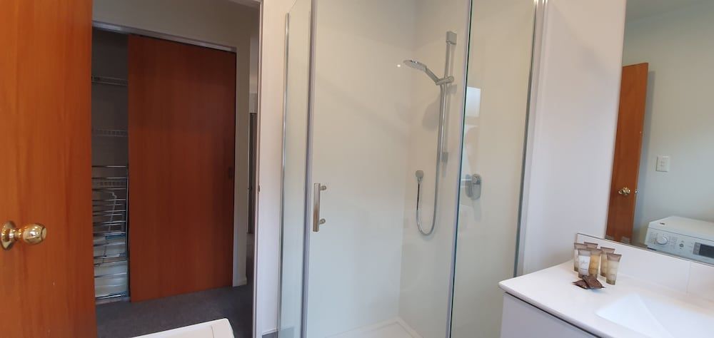 Cheerful 3BR Home - Free WiFi & Netflix House 22