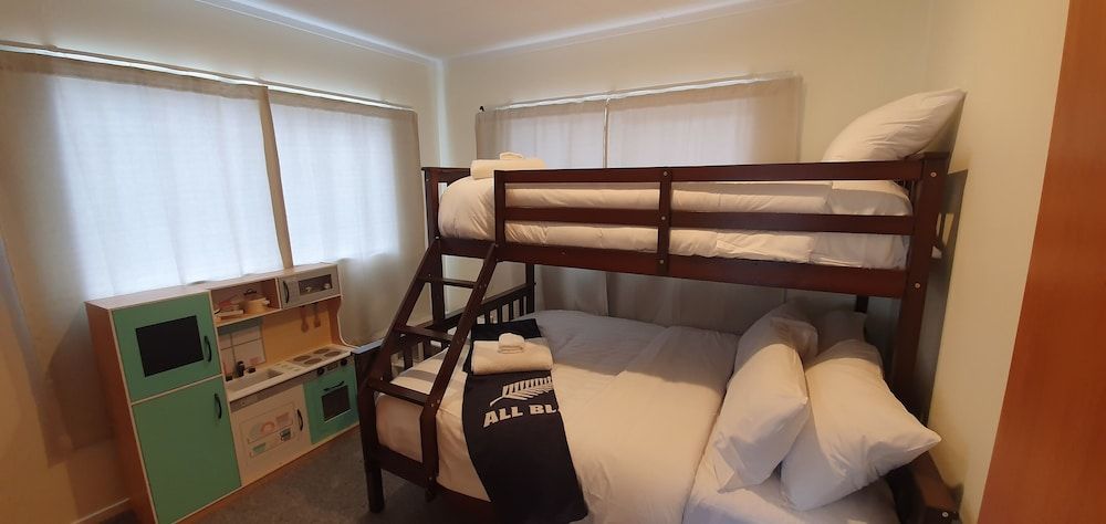 undefined Cheerful 3BR Home - Free WiFi & Netflix 10