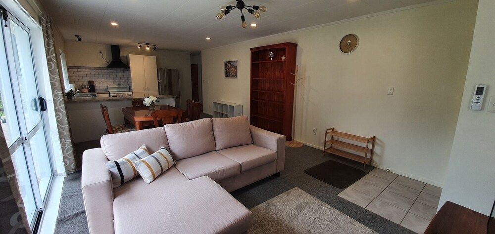 Cheerful 3BR Home - Free WiFi & Netflix House 15