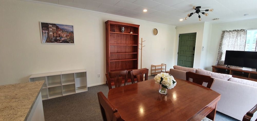 Cheerful 3BR Home - Free WiFi & Netflix House 12