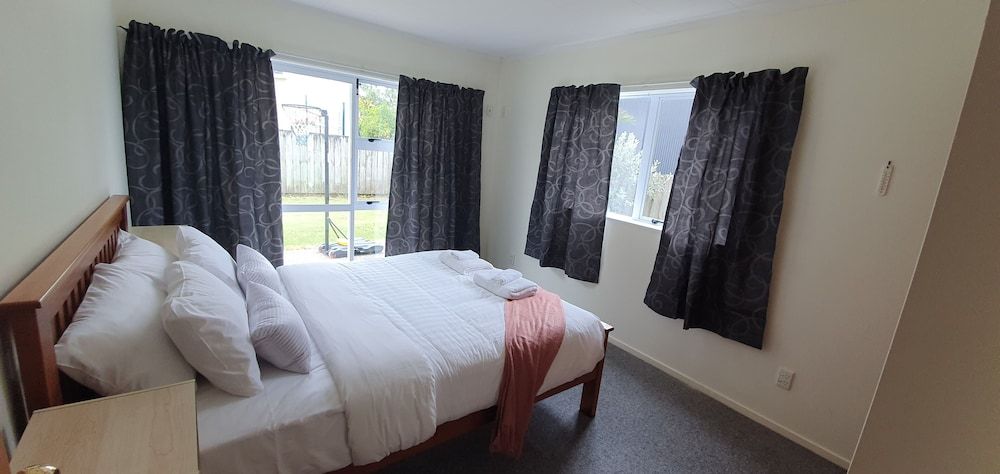Cheerful 3BR Home - Free WiFi & Netflix House 8