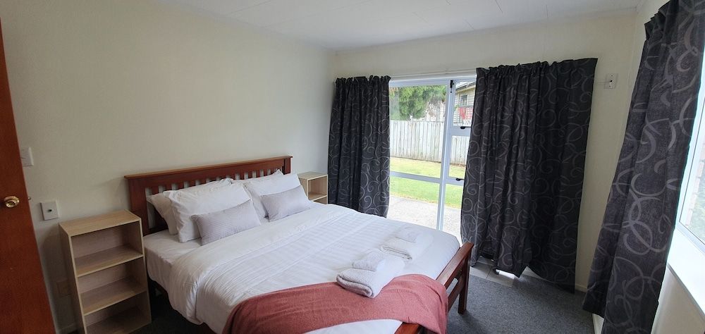 Cheerful 3BR Home - Free WiFi & Netflix House 9