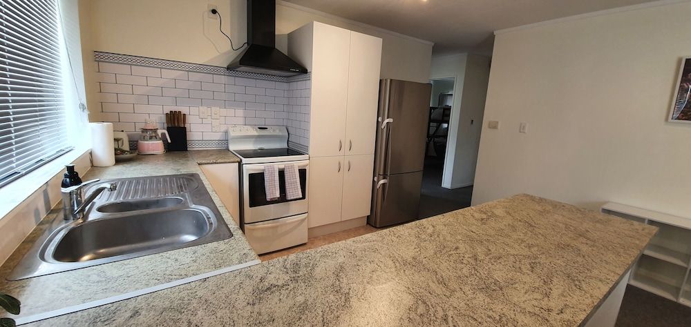 Cheerful 3BR Home - Free WiFi & Netflix House 14