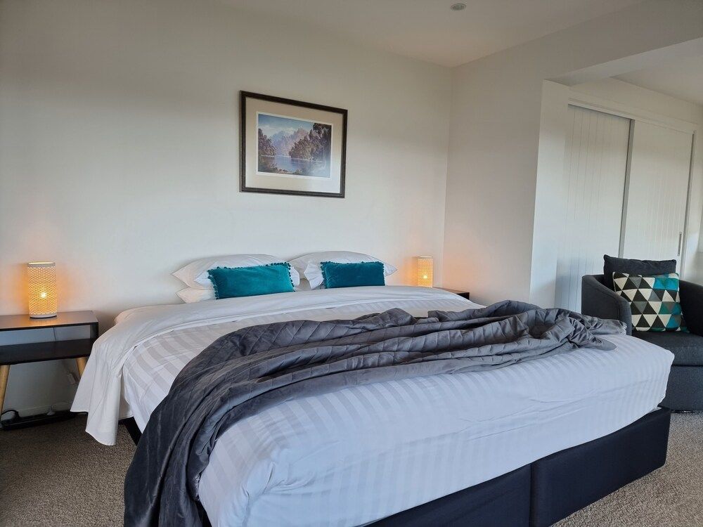 undefined Fabulous Milford 1BR With Views & SkyTV 7