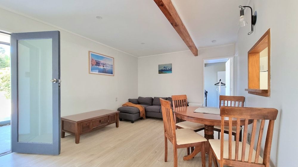 undefined Lovely 2- Bedroom Unit with Free Parking 7