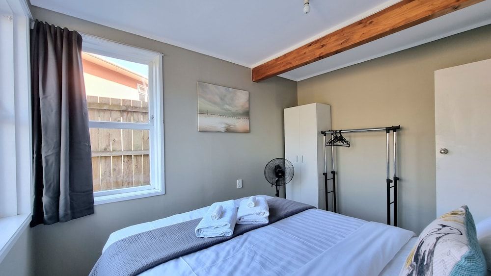 undefined Lovely 2- Bedroom Unit with Free Parking 6