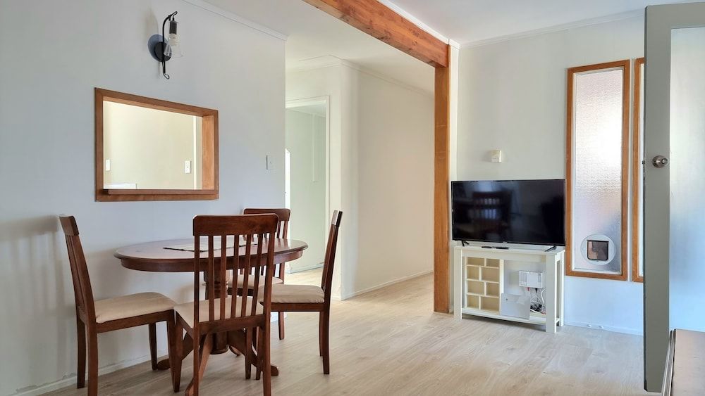 undefined Lovely 2- Bedroom Unit with Free Parking 8