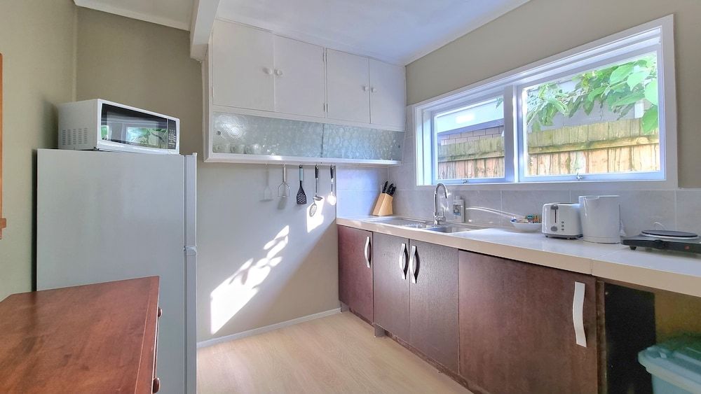 undefined Lovely 2- Bedroom Unit with Free Parking 10