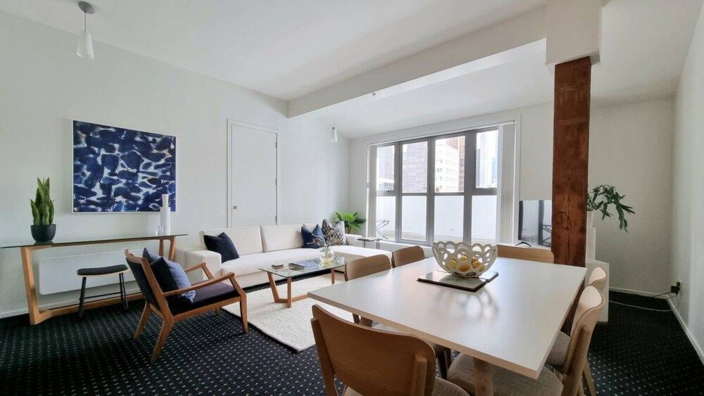 undefined Chic & Spacious CBD Loft - 2 Beds & City 8