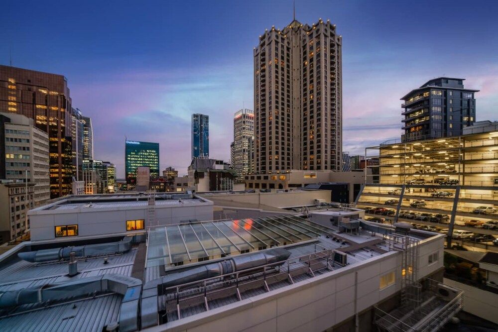 undefined Chic & Spacious CBD Loft - 2 Beds & City 3