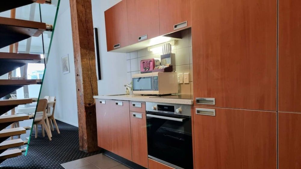 undefined Chic & Spacious CBD Loft - 2 Beds & City 10