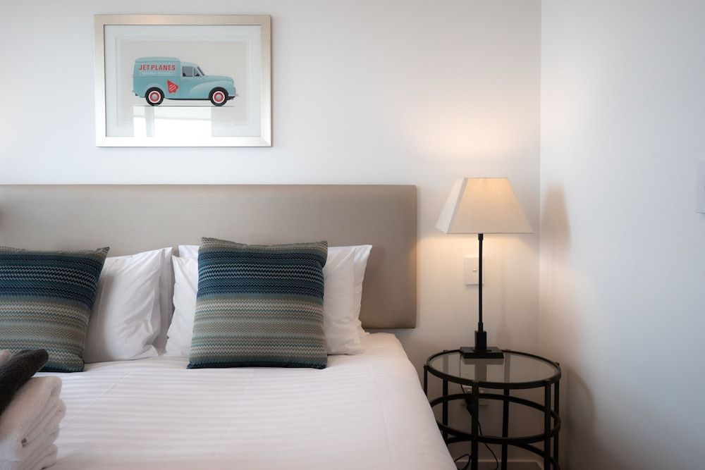 undefined Stunning 2 Bedroom Apartment With City and Harbour Views in the CBD 7