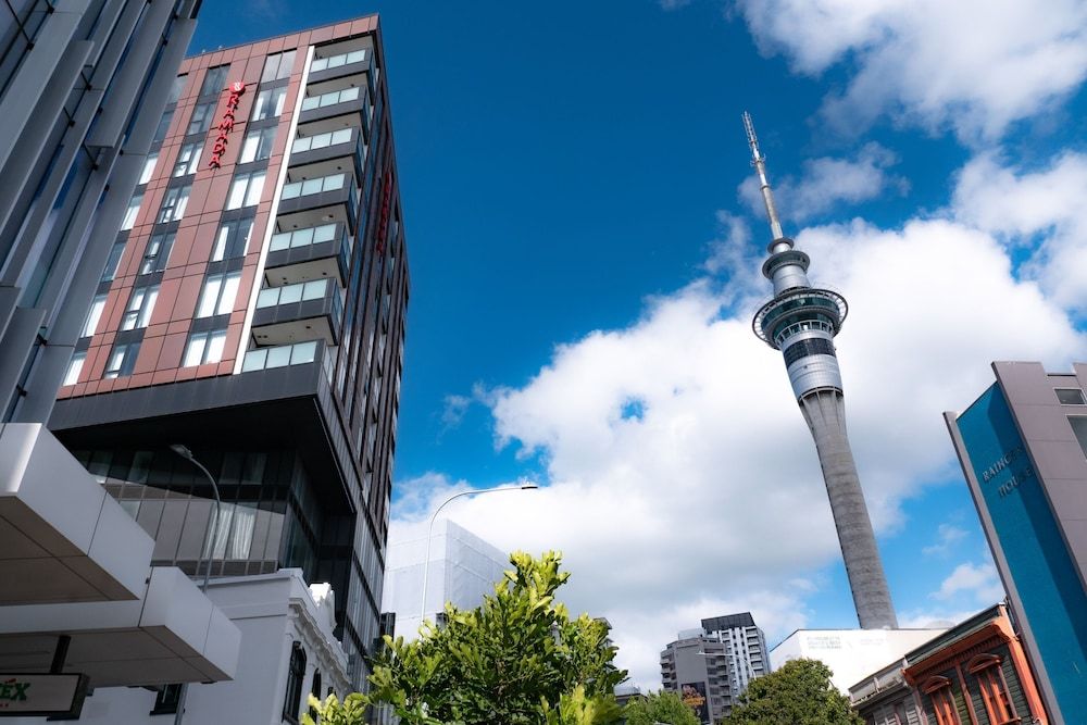 undefined Stunning 2 Bedroom Apartment With City and Harbour Views in the CBD 2