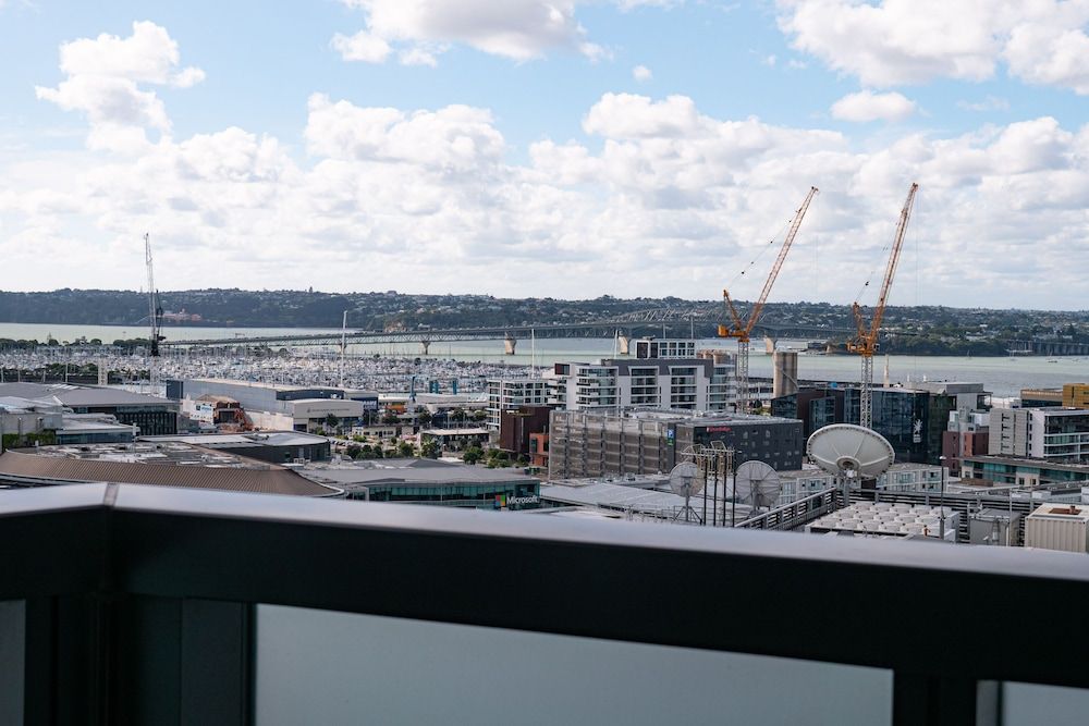 undefined Stunning 2 Bedroom Apartment With City and Harbour Views in the CBD 3