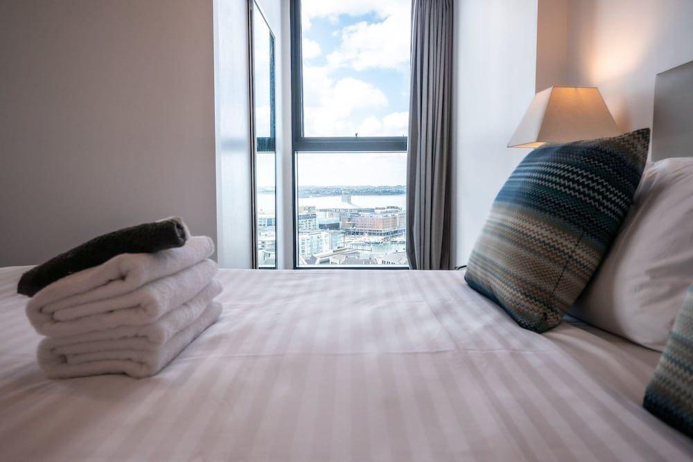 undefined Stunning 2 Bedroom Apartment With City and Harbour Views in the CBD 10