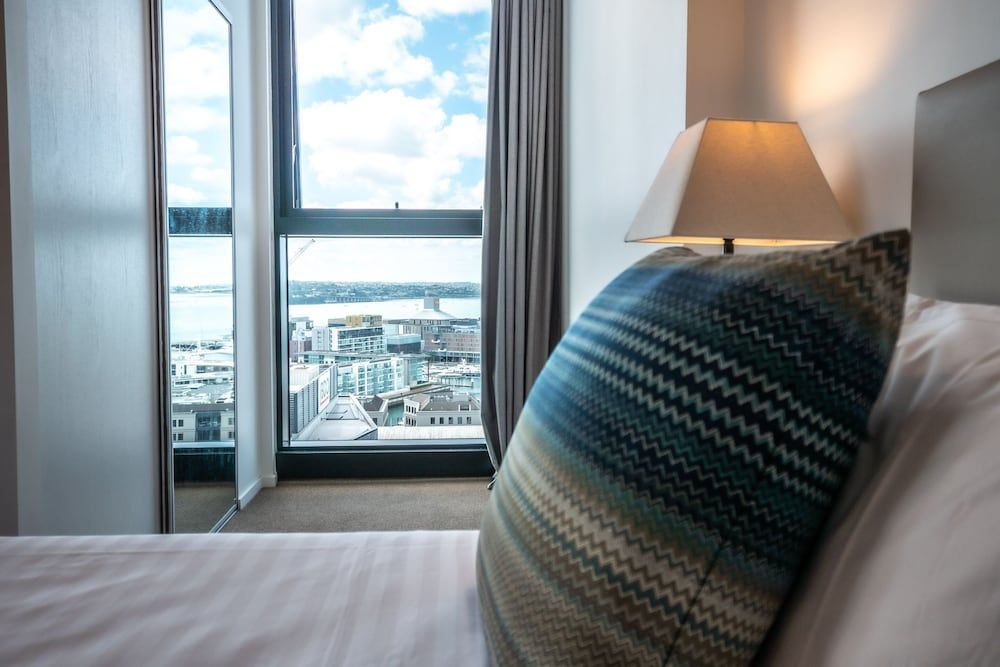 undefined Stunning 2 Bedroom Apartment With City and Harbour Views in the CBD 8