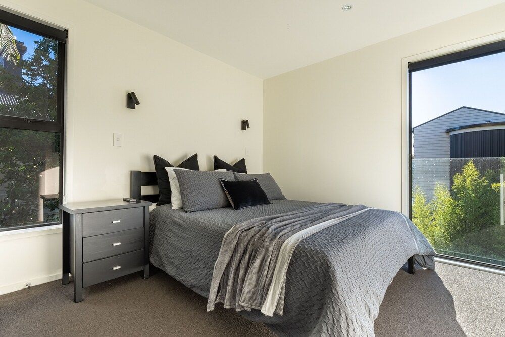 undefined High-end 3BR House - Skytower View 9