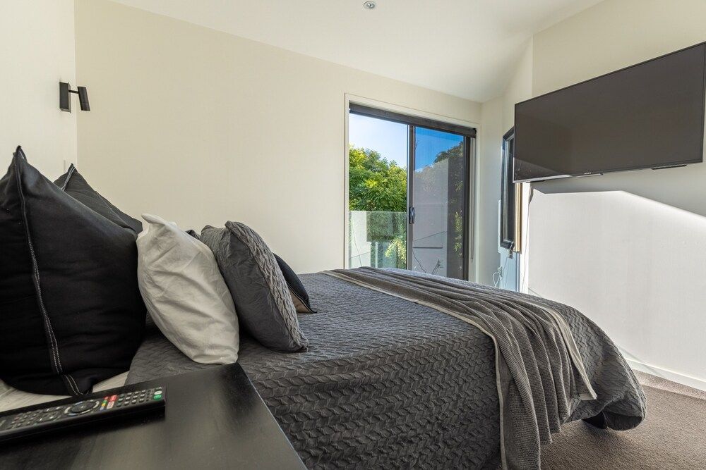 undefined High-end 3BR House - Skytower View 10